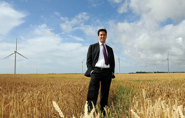 Šéf labouristů Ed Miliband vytáhl do boje a bude se snažit navázat na antifosilní zákon legislativou, která rozhýbe další růst obnovitelných zdrojů. Foto archiv britské vlády
