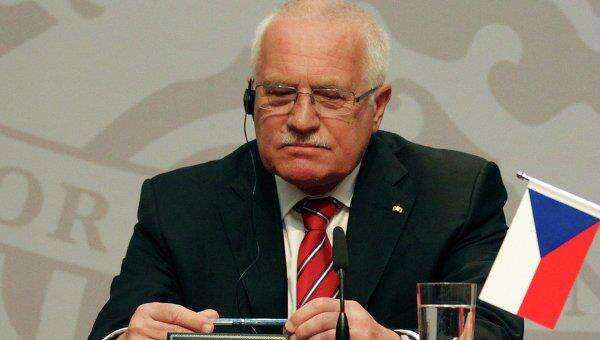 Václav Klaus vidí, že divoký svět loupeživých devadesátých let mizí i s jeho ideologií v nenávratnu. Repro DR