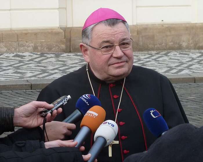 Pomineme-li titulek, který ke komentáři kardinála Duky přidala redakce ČRo, slovo „lůza“ kardinál nikdy nepoužil: do úst mu je vložil až jeho bývalý dominikánský spolubratr Odilo Štampach. Foto Draceane/Wikipedia
