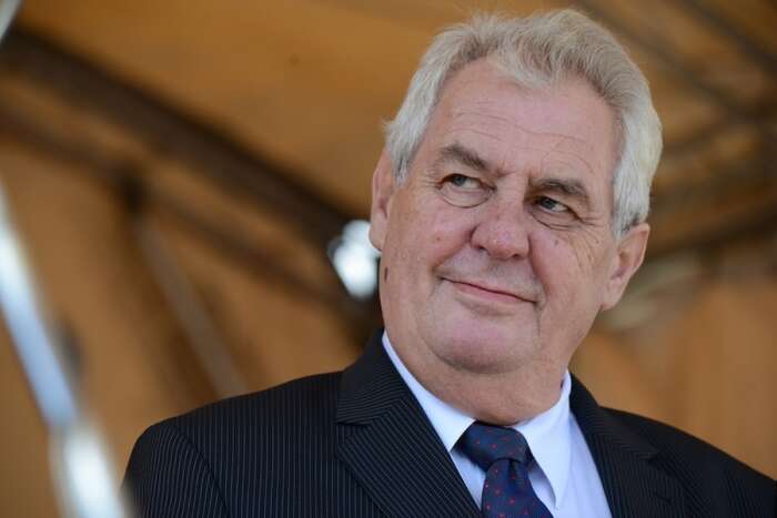 Prezident Zeman zaútočil zkušeně, vybral si zranitelné kusy, šmouhy a rány z minulosti si nevymyslel, jen zveličil a otevřel. Poprvé to vlastně vyšlo, stádo profesorských kandidátů se nesevřelo, a kdyby bylo jen na něm, nechalo by Putnu padnout. Foto web Miloše Zemana