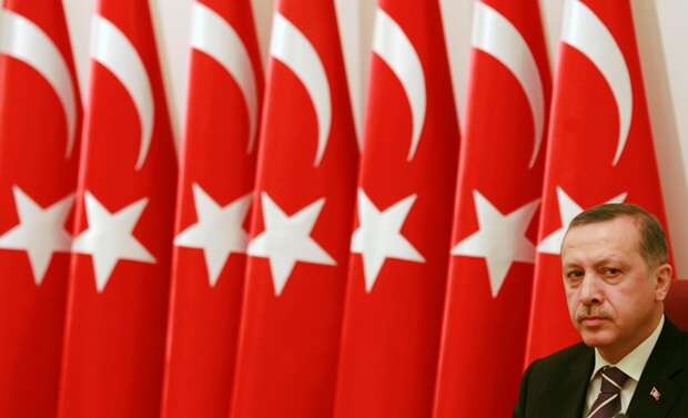 Erdoğanove AKP sa nepodarilo získať ani absolútnu väčšinu v parlamente. Strana získala o takmer tri milióny hlasov menej ako v roku 2011 a skončila so stále výraznou prevahou 40,7 % hlasov. Foto Archiv redakce