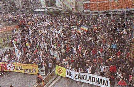 Protestů Ne základnám se v letech 2006 až 2010 účastnily tisíce lidí. Foto archiv Iniciativy
