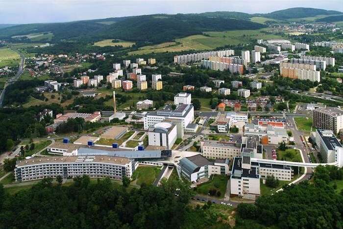 Největším zaměstnavatelem v Ústí nad Labem je s 2 294 lidmi krajská nemocnice. Dříve Ústí bývalo městem chemického průmyslu. Repro foto kzcr.eu