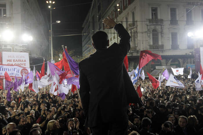 Alexis Tsipras v momentech naděje. Nejen ty však přináší politika. Entuziasmus v boji za změnu nezměnitelného je takřka nepřetržitě zkoušen přívalem neúspěchu. Foto japantimes.co.jp