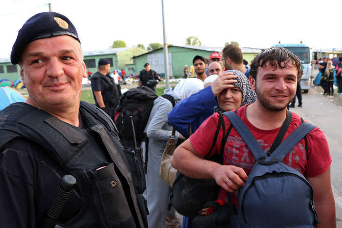 Policista z Tovarniku. Foto Ondřej Mazura