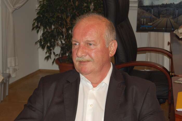 Za hlavní témata krajských voleb poslanec Ladislav Velebný považuje zaměstnanost, schopnost přivést investory, dopravní infrastrukturu, podporu sociálních služeb a zajištění lékařské péče. Foto Jaroslav Bican, DR