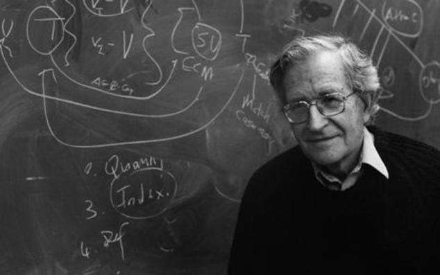 Noam Chomsky oslavil minulý rok jednadevadesáté narozeniny. Foto PopularResistance.org