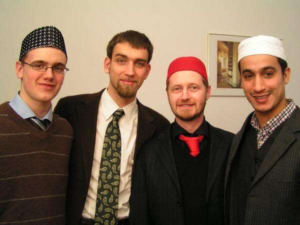 Za pokus o formulaci závazných norem chování v nové situaci lze pokládat Chartu evropských muslimů z roku 2002. Foto alochonaa.com