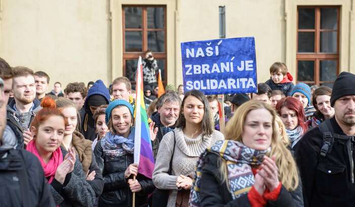 Česká (nejen) mládež začíná stále hlasitěji bránit univerzální hodnoty, o něž lze nejen usilovat, ale za něž stojí, slovy filozofa Jana Patočky, i trpět. Foto Petr Zewlakk Vrabec