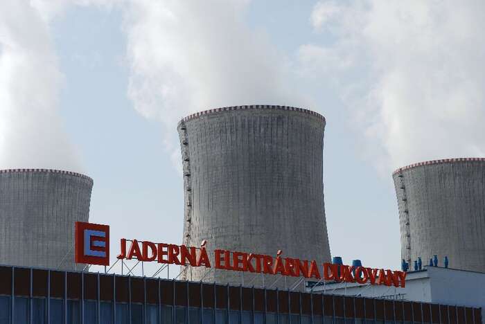 ČEZ učinil první kroky pro přípravu dostavby jaderné elektrárny v Dukovanech. Jadernou energetiku však po celé Evropě provází obrovské problémy i odpor veřejnosti. Šance na dostavbu Dukovan jsou minimální. Foto oenergetice.cz