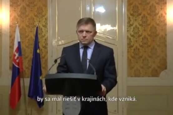 Robert Fico se kupodivu ani nesnažil popírat, že slovenské zbraně končí v rukou bojovníků samozvaného Islámského státu. Repro DR