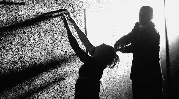 Ladislav Klíma mi ukázal, že papír snese všechno. Fotografie z inscenace Divadla Komedie. Repro DR