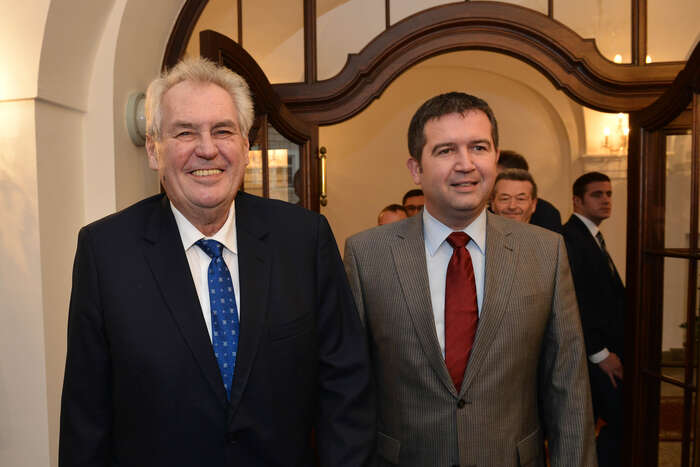Sociální demokracie oddaluje vnitřní konflikt. Proto se rozhodla o volbě hlavy státu raději nemluvit. Absenci diskuse říká přímá demokracie. Foto web PSP ČR