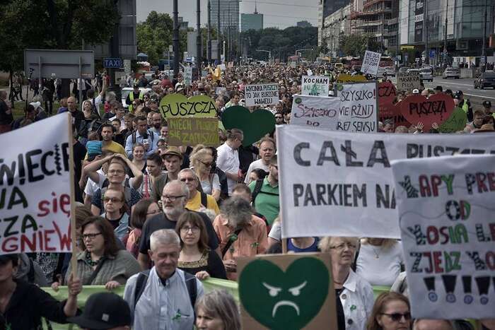 Velké podpory veřejnosti se dočkala demonstrace podporující blokády bělověžského pralesa. Foto Piotr Stasiak