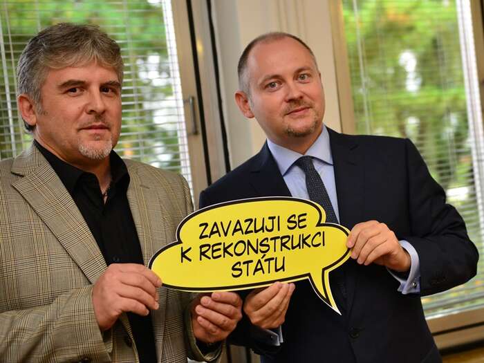 Michal Hašek je zpět. Svědčí to o tom, že najít někoho, kdo bude organizovat pravděpodobnou volební porážku ČSSD v letošních senátních a krajských volbách, musel být pro Jana Hamáčka nadlidský úkol. Foto FB Rekonstrukce státu