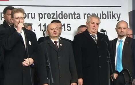 Prezident Miloš Zeman na demonstraci české rasistické spodiny, 17. listopadu 2015. Foto ČT