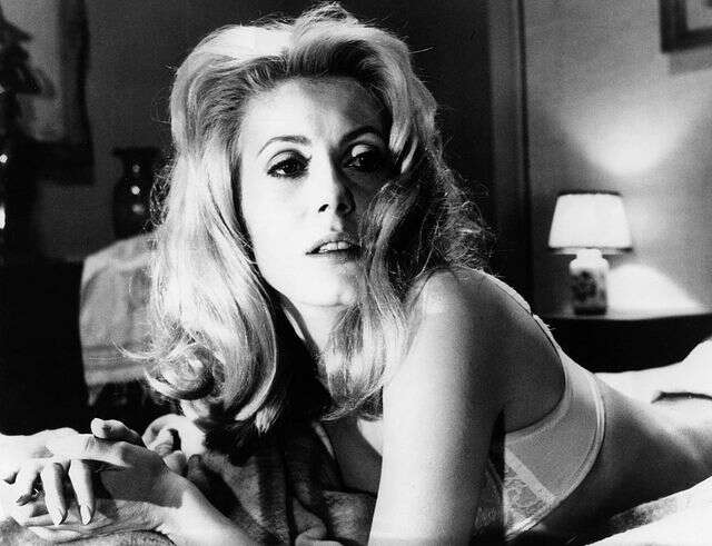Catherine Deneuve v tehdy skandálním filmu Belle du jour. Kam se posunul boj za ženskou emancipaci?