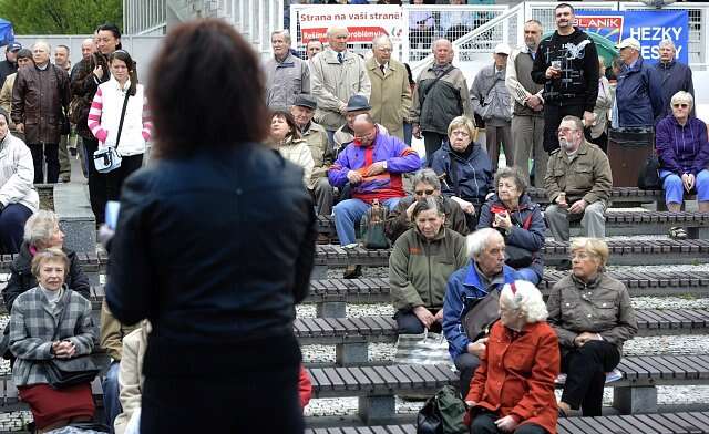 Komunistické straně ubývá zhruba patnáct členů denně. Zbylí jsou většinou sedmdesátníci. Repro DR