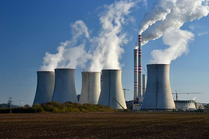 Nejšpinavější elektrárna Počerady by se měla neprodleně zavřít, ne prodávat Pavlu Tykačovi, kterému jde jen o zisk a zdraví občanů je mu ukradené. Foto Archiv redakce