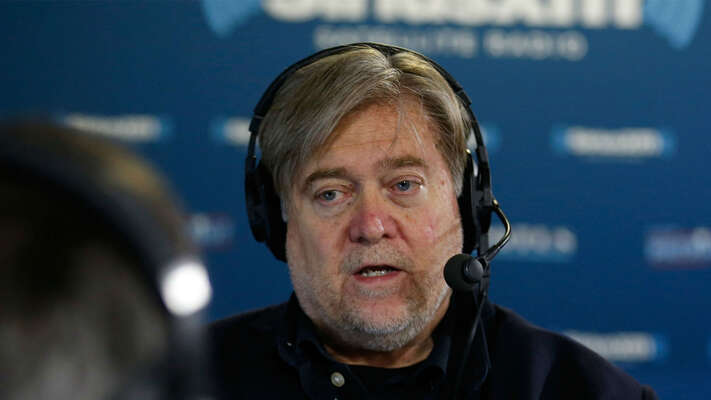 Steve Bannon s rozešel s Trumpem ve zlém a nakonec okradl právě jeho stoupence. Přesto i on dostal od prezidenta na poslední chvíli milost. Foto SPLC