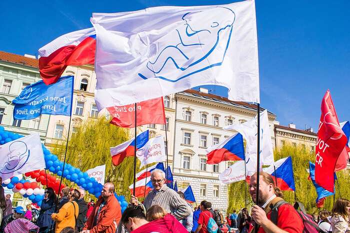 Tam, kde se dostali k moci, pak zákaz potratů vynutili administrativně, bez ohledu na názory, svědomí a přesvědčení ostatních. Foto Wikipedia