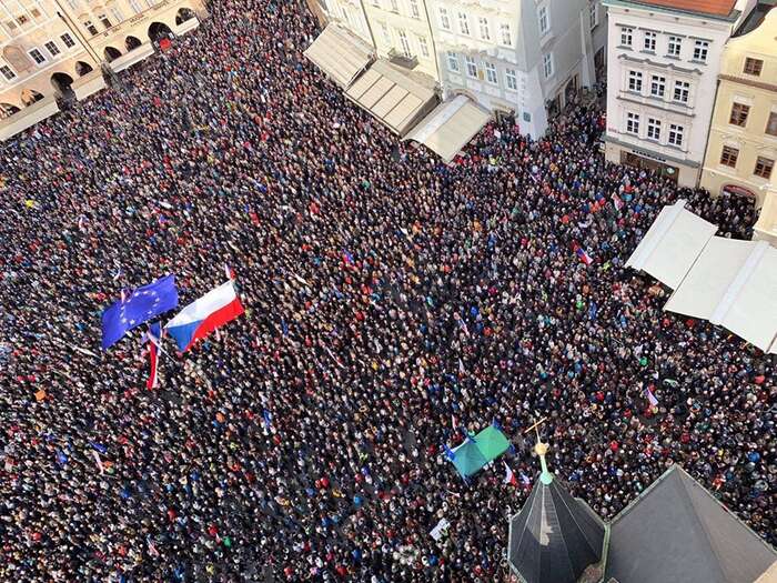 Babiš se chabě brání, když tvrdí, že demonstrace jsou součástí předvolební kampaně jeho protivníků. Foto FB Milion chvilek