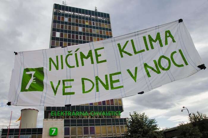 V přímém přenosu tu sledujeme selhání státu, který jde na ruku managementu ČEZ a uhlobaronům. Foto Peter Tkáč, DR