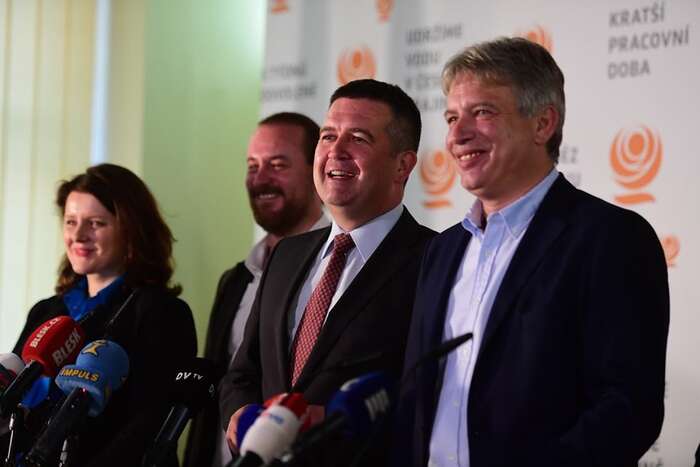 Tvář dnešní ČSSD: sloužit oligarchům, dusit občanskou společnost. Foto FB ČSSD