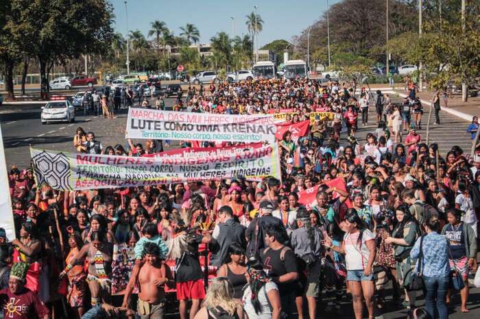 Domorodé ženy protestují proti Bolsonarově politice. Foto Amazon Watch