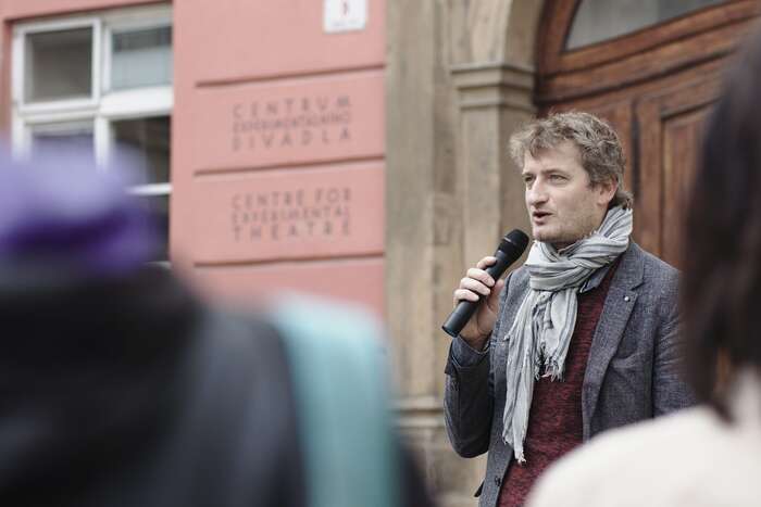 Na brněnské studentské stávce za klima vystoupil i šéfredaktor Deníku Referendum a spoluzakladatel Hnutí DUHA Jakub Patočka. Foto Peťo Tkáč, DR