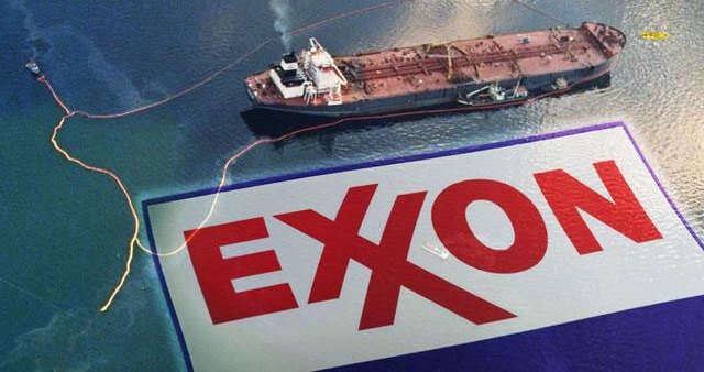 Hrozba, před kterou ropná korporace ExxonMobile stojí, se podobá problémům, ve kterých se zmítal tabákový průmysl na konci 90. let — je však rozsáhlejší. Ve hře nejsou jen osudy kuřáků, ale nás všech. Foto climatestate.com