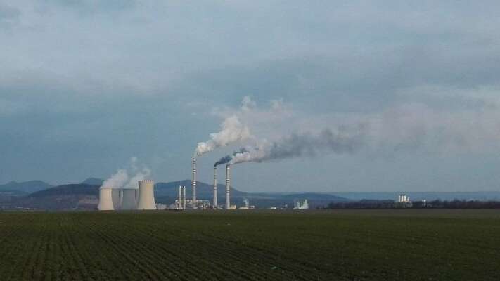 Elektrárna Počerady je největším zdrojem znečištění ovzduší v České republice. Život ukrátí nejméně 111 lidem ročně. Foto Greenpeace