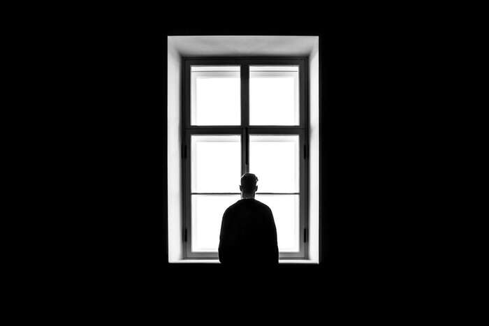 Osamělost je pocit, kdy máme méně hodnotných vztahů, než bychom chtěli mít. Foto Sasha Freemind