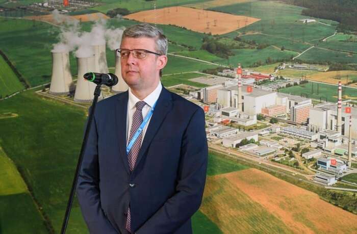 V návrhu zákona se píše, jaderná energetika má schopnost zajistit levné dodávky elektrické energie. Jde o zavádějící tvrzení, které popírá nutnost předložení toho zákona, oponují Karlu Havlíčkovi úředníci ministerstva životního prostředí. Pokud by prý byla levná, nebylo by třeba garantovat její výkupní cenu. Foto Twitter @KarelHavlicek_