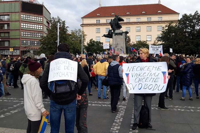Demonstrace před ministerstvem zdravotnictví v neděli 27. září 2020. Foto FB Jirka Kratochvíl