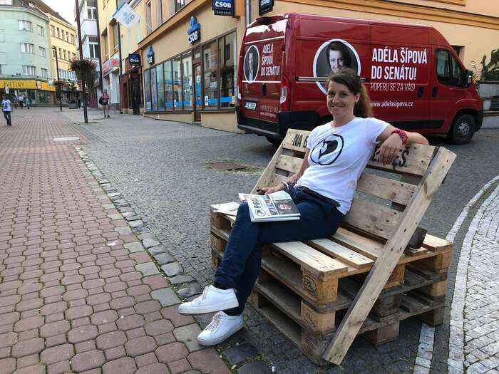 Piráti si vytkli zisk nejméně čtyř mandátů. Do druhého kola však postoupili pouze dva jejich kandidáti. A šance na vítězství může živit jen Adéla Šípová na Kladensku. Foto FB Adéla Šípová