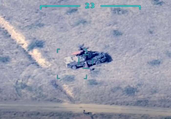 Záběry z ázerbajdžánských dronů nakupovaly během prvních dní bojů i velké zpravodajské agentury. Stávalo se tak, že záznam poměrně detailního usmrcení několika lidí se šířil do světa třeba s copyrightem AP. Foto IZW