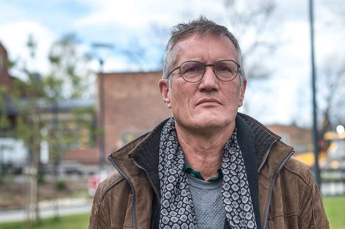 Poměrně plaše působící Anders Tegnell, architekt švédské epidemiologické strategie, se nechtěně ocitl na výsluní. Popularita přišla zcela nečekaně a dnes je tvář „otce vlasti“, jak ho v zemi přezdívají, motivem tetování či triček, námětem rapové skladby a v módních magazínech si můžete třeba přečíst, jak se obléci „na Tegnella“. Foto Frankie Fouganthin, WmC