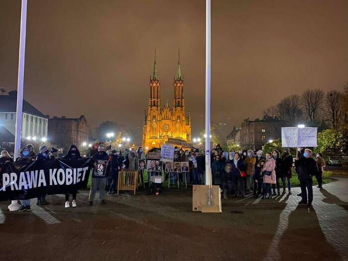Většina demonstrací v Polsku se koná ve městech s méně než padesáti tisíci obyvateli. Ve čtyřicetitisícovém Žirardově se konaly čtyři protesty během pouhých dvou týdnů. Foto Marta Pawlovská