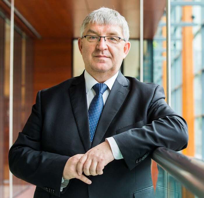 Jacek Krawczyk, jeden ze tří předsedů Evropského hospodářského a sociálního výboru, byl usvědčen z obtěžování. Ve funkci však zůstal. Postavila se totiž za něj polská vláda. Foto FB Jacek Krawczyk