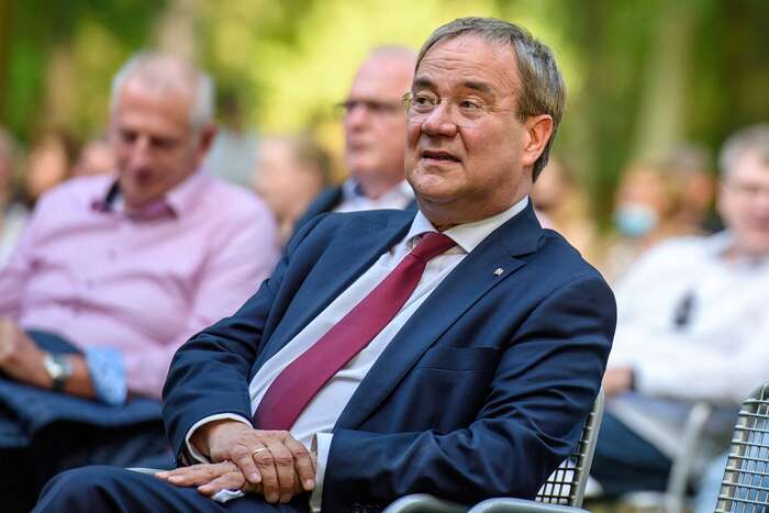 Armin Laschet, ministerský předseda nejlidnatější spolkové země Severní Porýní—Westfálsko, není žádnou charismatickou osobností, nýbrž spíš nenápadným technokratem, který se příliš nepouští do žádných střetů a při kritice či konfliktech prostě počká, až se přeženou, a potom dělá jakoby nic. Foto Dirk Vorderstraße, flickr
