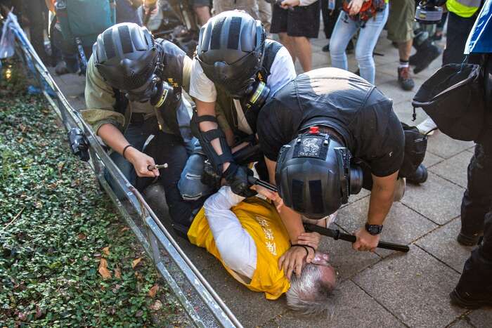 Nový zákon o státní bezpečnosti však postavení Hongkongu v rámci Čínské lidové republiky posunul na zcela novou úroveň. Zákon přímo zasáhl sociální aktivismus, média i parlament. Foto Bell Chan, BGfotologue, flickr