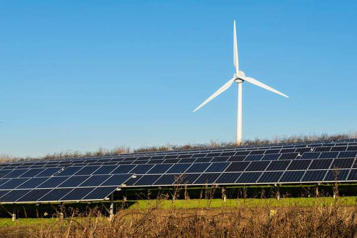 Předsudky vůči obnovitelným zdrojům souvisejí s nerozvinutým konceptem komunitní, decentralizované energetiky, neb právě v něm přinášejí větrníky nemalé ekonomické výhody regionu, kde stojí. Foto Gerry Machen, flickr