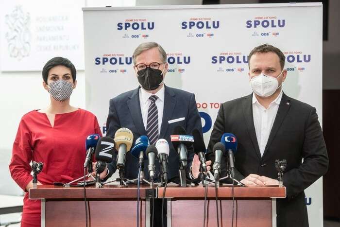 Zatímco Piráti a Starostové ze vzájemné spolupráce těží, občanští demokraté, lidovci a TOP 09 na ni spíše doplácejí. Průzkumy voličských preferencí přisuzují koalici SPOLU horší výsledek, než jakého strany dosáhly samostatně v posledních sněmovních volbách. Foto TOP 09