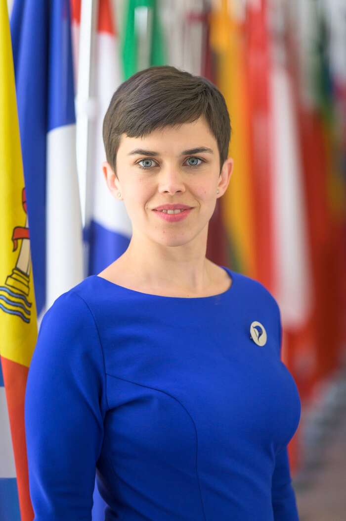 Jediná žena, která společně s muži v šedomodrých oblecích představovala koaliční volební program a kandidátní listiny pro podzimní sněmovní volby, byla první místopředsedkyně Pirátů, poslankyně Olga Richterová. Ta povede koaliční kandidátku v hlavním městě Praze. Foto Piráti, Flickr