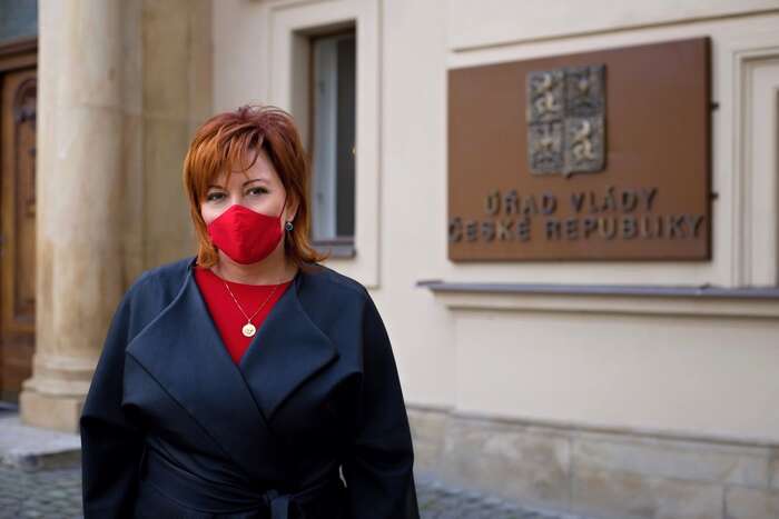 Ministryně financí Alena Schillerová předpokládá, že s více než třísetmiliardovým schodkem bude Česká republika hospodařit i v letech 2023 a 2024. Foto ÚV ČR