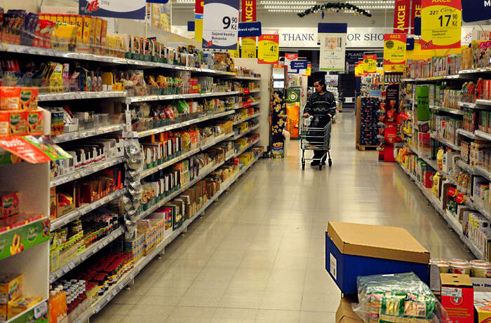 Zaměstnance supermarketů trápí nejistota: dohody o pracovní činnosti, dohody o provedení práce, agenturní zaměstnávání... Foto Michal Šindelář, DR